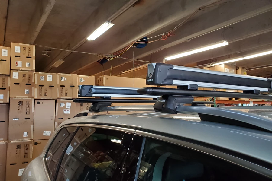 Volkswagen Touareg / Touareg 2 Base Roof Rack Systems installation