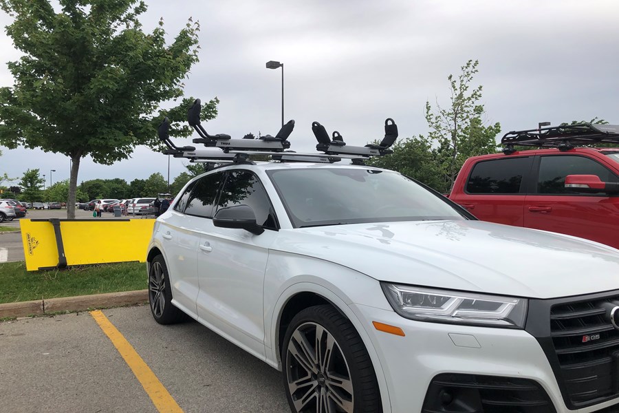 2019 Audi SQ5 with two Thule Hullavators, mounted on a Thule Evo Flush Roof rack with Evo Wingbars(53&#39;)