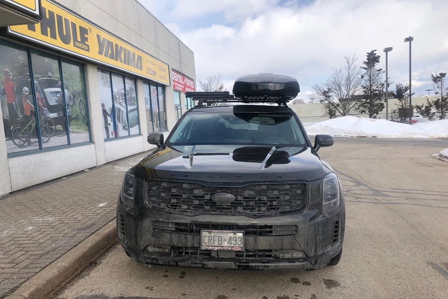 Thule Motion XT XXL and snow pack 4 installed on a KIA Telluride 2020 with Thule Evo Wingbar system. 